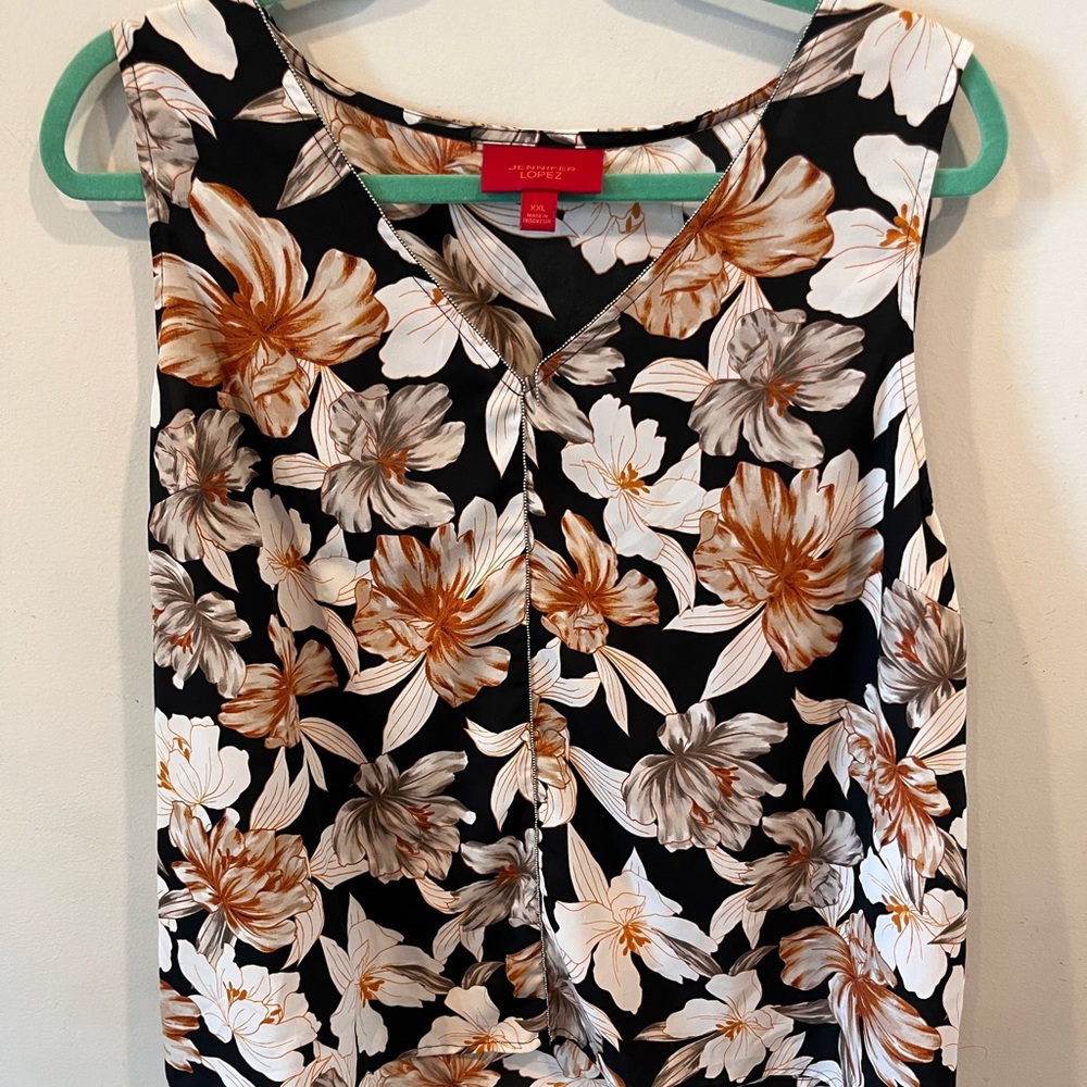 Floral Black, white & rust lily shell top with silver beading- Jennifer Lopez